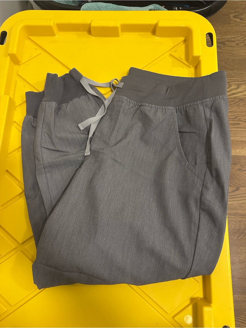 Women’s Figs Zamora jogger scrub pants